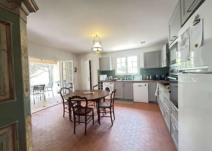 Méditerranéenne Proche Et Centre à - Fr-1-226-562 Sainte-Maxime